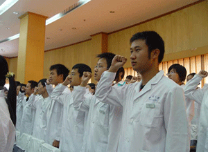 黄洁夫建议两部门联手培养医学生