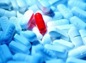 免疫调节剂和生物制剂是治疗克罗恩病的首选药物（JAMA. 2013 May 22;309(20):2150-8）