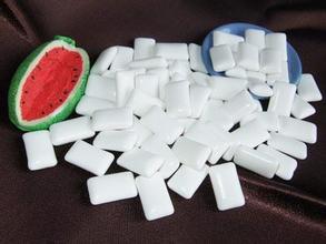 嚼无糖口香糖可去除唾液10%细菌