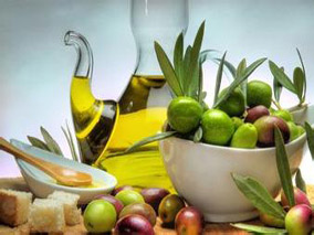地中海饮食+橄榄油或坚果可改善老年人群的认知功能