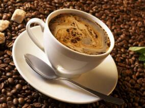 高剂量咖啡因对心衰患者心律失常是否有短期影响？