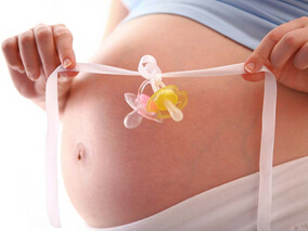 分娩中使用阿奇霉素可降低母亲和新生儿的临床感染？