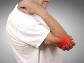 右肘关节肿胀千万别再忽视了 有可能是恶性肿瘤在敲门