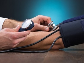 高血压30年老爷爷最近半年血压控制不佳 该如何降压？