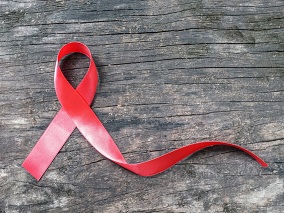 艾滋病日：艾滋病毒磨刀霍霍 逼近免疫系统