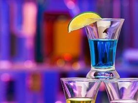 最新孟德尔随机和多组学研究揭示成人脑结构与饮酒行为的相关性
