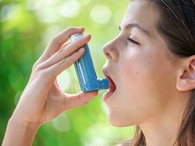 当前哮喘儿童：阿片类和非阿片类镇痛药使用 相关哮喘加重风险相当