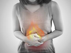 女子腹痛多年怀疑是“肿瘤” 结果取出“异物”时傻眼了…