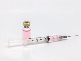 新冠疫苗抗体应答与癌症患者突破性感染或住院的相关性