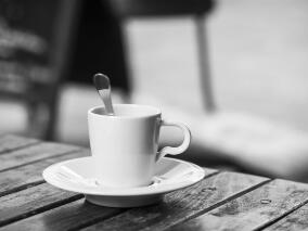 研究发现：适量的咖啡或能改善久坐带来的危害